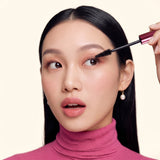 Regard sublimé par le mascara Curly Lashes MoniAmori