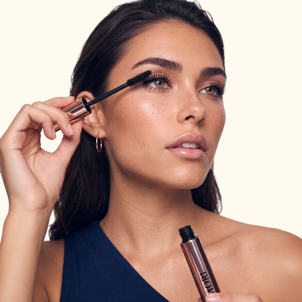 Regard intense avec le mascara Super Intense MoniAmori