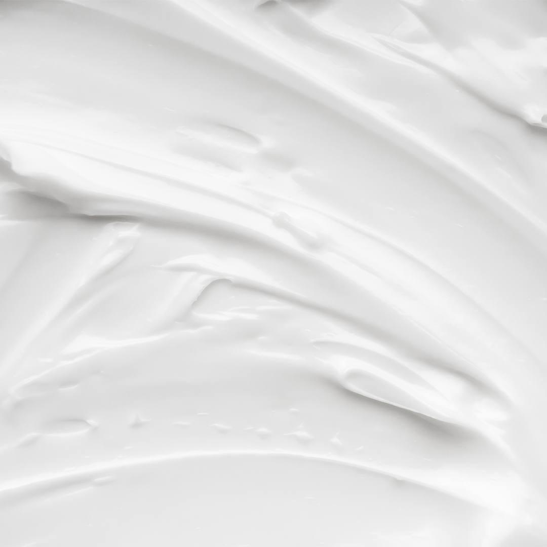 Texture de la crème visage à l'acide hyaluronique